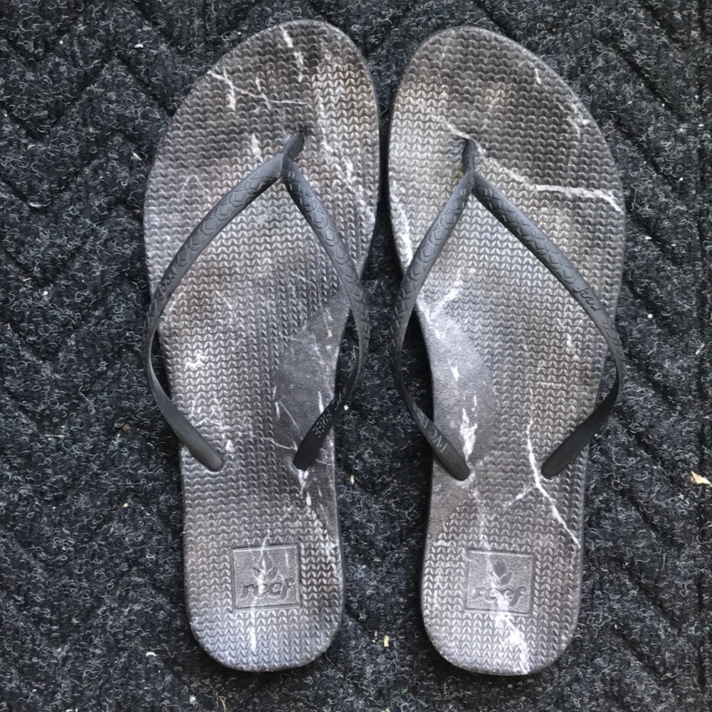 Reef black marble sandals